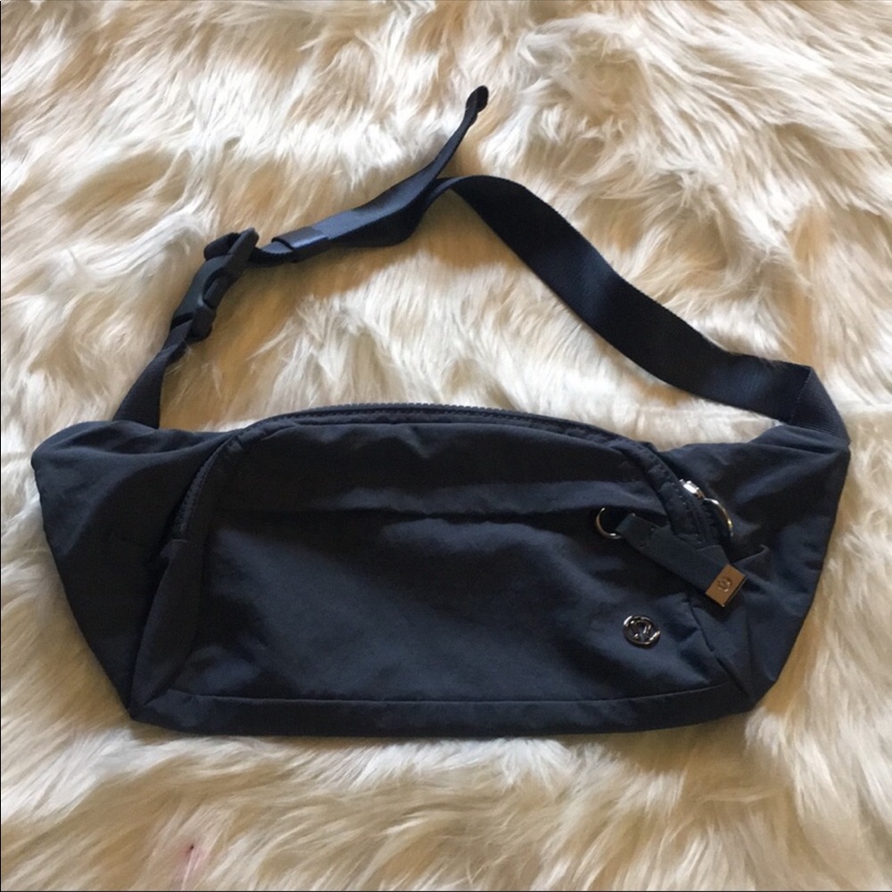 Lululemon On the Beat Belt Bag Code Blue